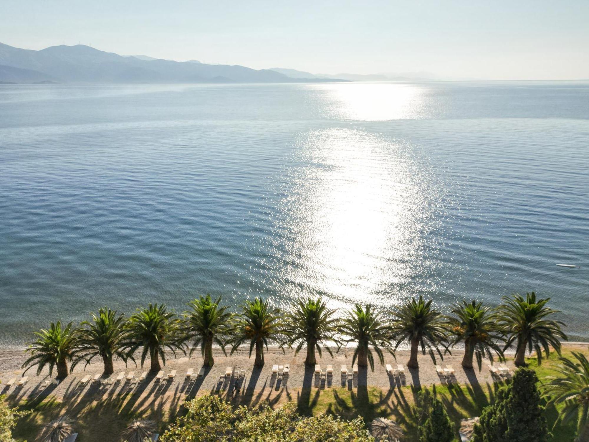 Long Beach Hotel & Resort Longos  Ngoại thất bức ảnh